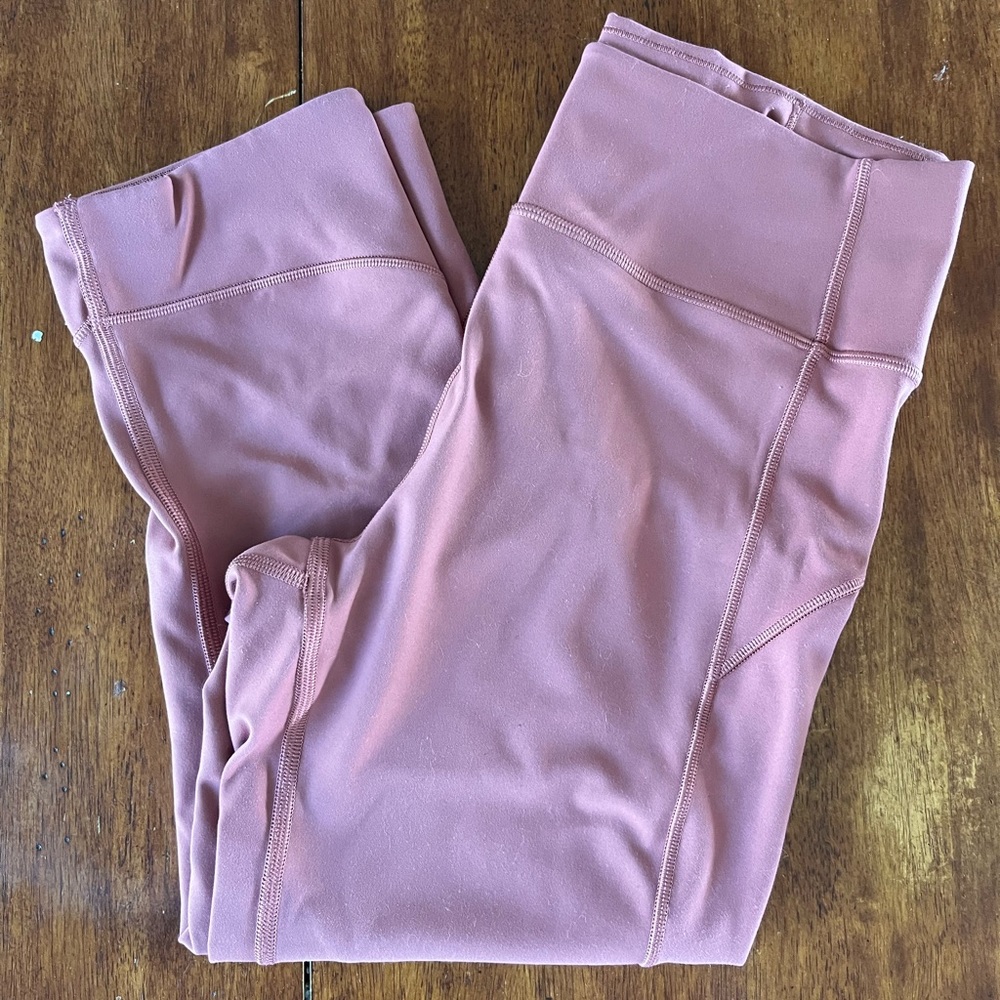 Lululemon 6/8 Medium EUC Crop Align